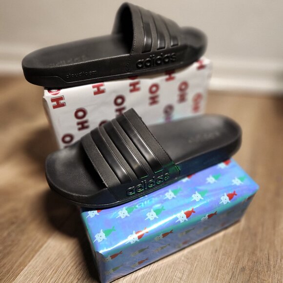 🎄Adidas🎄M11- ADILETTE ALL BLACK SANDAL - Picture 2 of 3